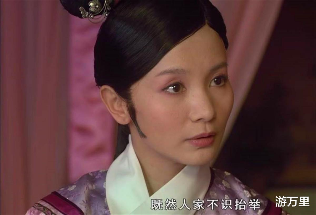 华妃|《甄嬛传》颂芝得宠后依旧在华妃面前伏小，她其实很聪明