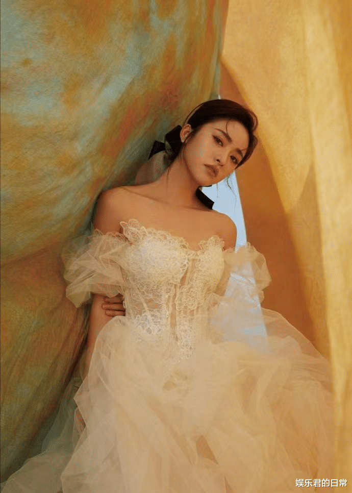 倪妮|金鸡奖女星造型曝光，张小斐优雅贵气，张子枫露锁骨，倪妮成赢家