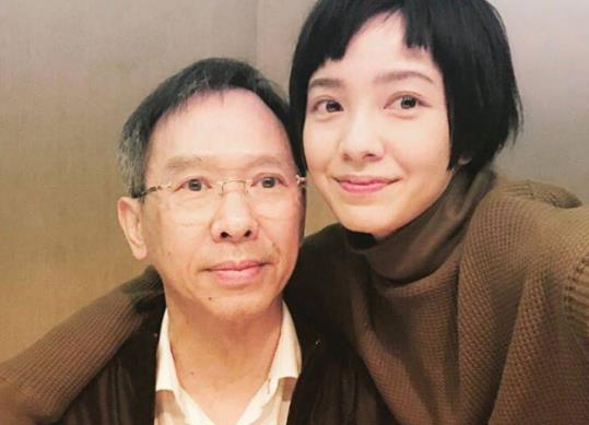 带你参观郭采洁的家，装修跟她性格一样清爽，几乎没有豪华的装饰