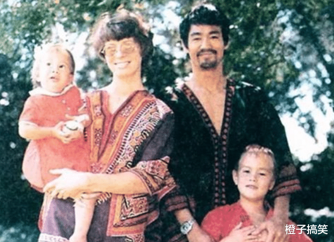 李小龙|47年前，李小龙惨死在丁佩的床上，背后的原因不止猝死那么简单