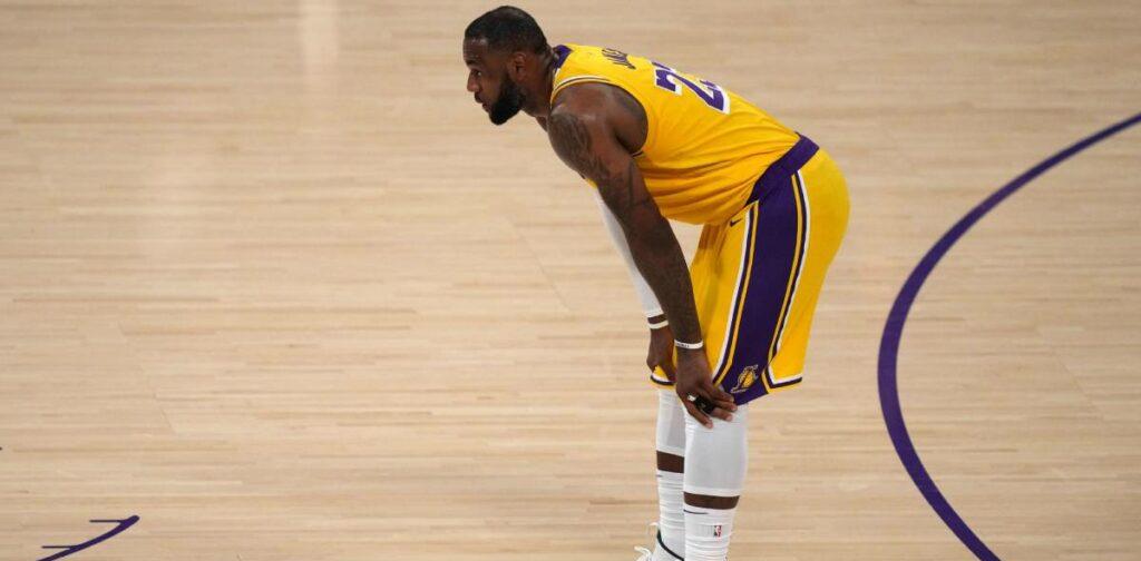 勒布朗·詹姆斯|为什么说詹姆斯是最聪明的NBA球员？打球随机应变，做人八面玲珑