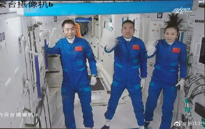 最美航天员王亚平两次登上太空,网友:为什么40岁看上去像20岁?