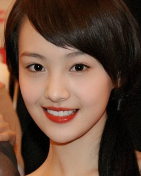 舒畅|还记得被整容害了的舒畅吗？今取出假体仿妆司藤，颜值不输景甜