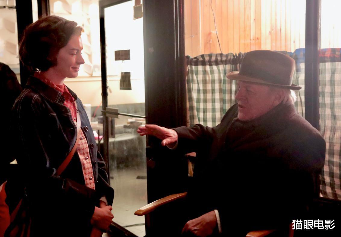 安妮·海瑟薇|38岁安妮海瑟薇短发造型好美，气质温婉身材好，网友：永远的女神