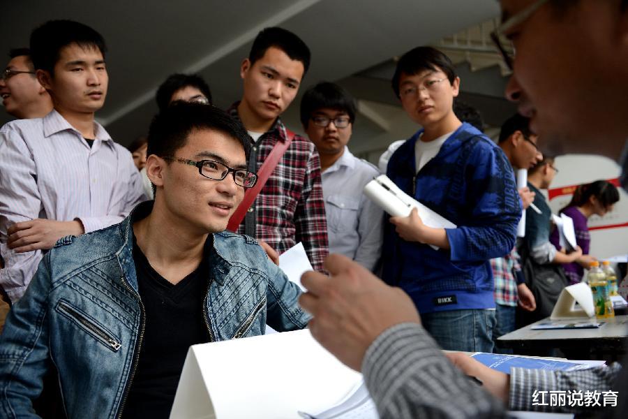 应届生|应届生身份很“值钱”，千万不要轻易挥霍，多少网友白白错过了