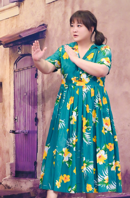 赵丽颖|公认最受欢迎女明星：贾玲垫底，赵丽颖第6，榜首是浓颜系的她