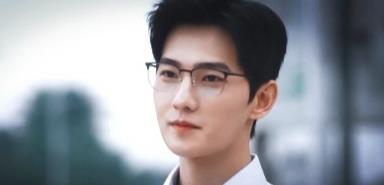 冯巩|38岁戴眼镜的于途，手上有婚戒，魅力不减反增，被杨洋“装”到了