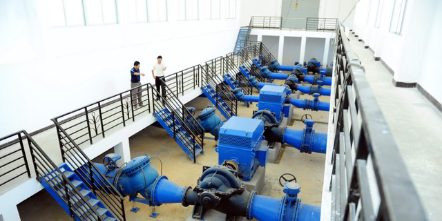 地球上的水44亿年都不会过期，为何被装入瓶子后很快就会过期？