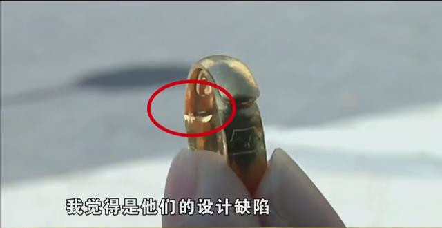 二十三 三千多买的金戒指有缺陷，女子前来要说法，商场：买了就得接受缺陷！