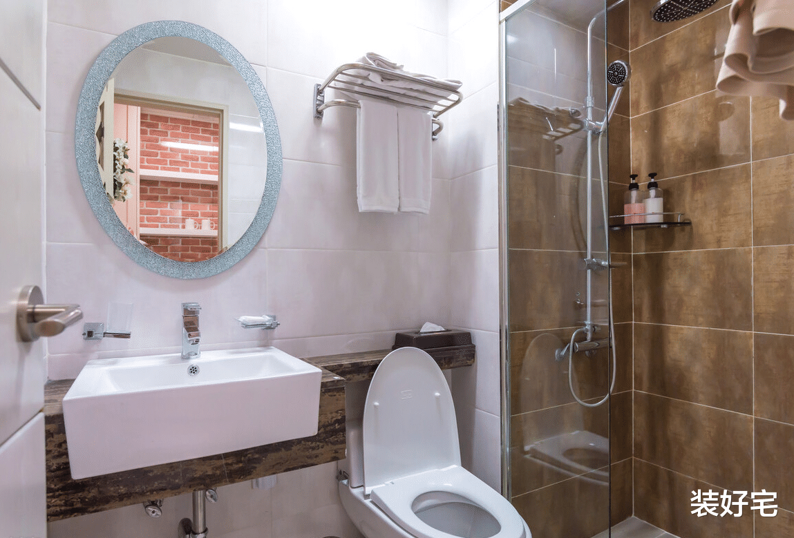 |去朋友家借住，一进厕所就懵了，布置得真先进！晒给大家学学