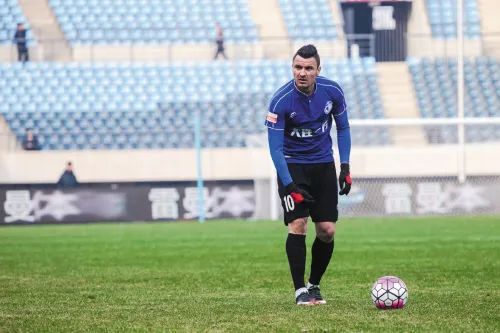 刘华体会讲体育课|一方“恋家”外援再战罗甲 时隔三年重返布加勒斯特星