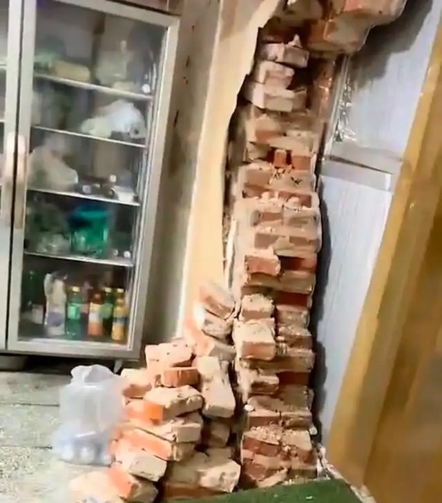 清浅微笑的我|不得不佩服老板的心态，出这么大事儿依旧开门营业