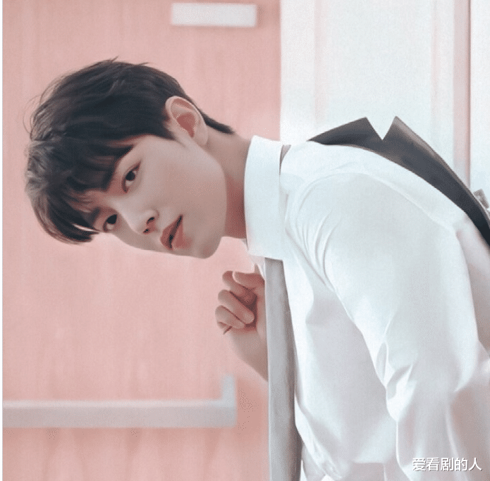 肖战|肖战代言李宁有多火？网友调侃：有的啥都没抢到，有的只配穿袜子