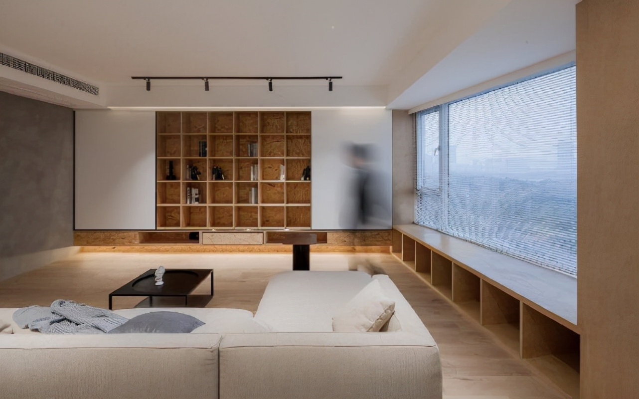 117平原木风三居室，颇具工业风的冷酷的墙面加上软装挺合适