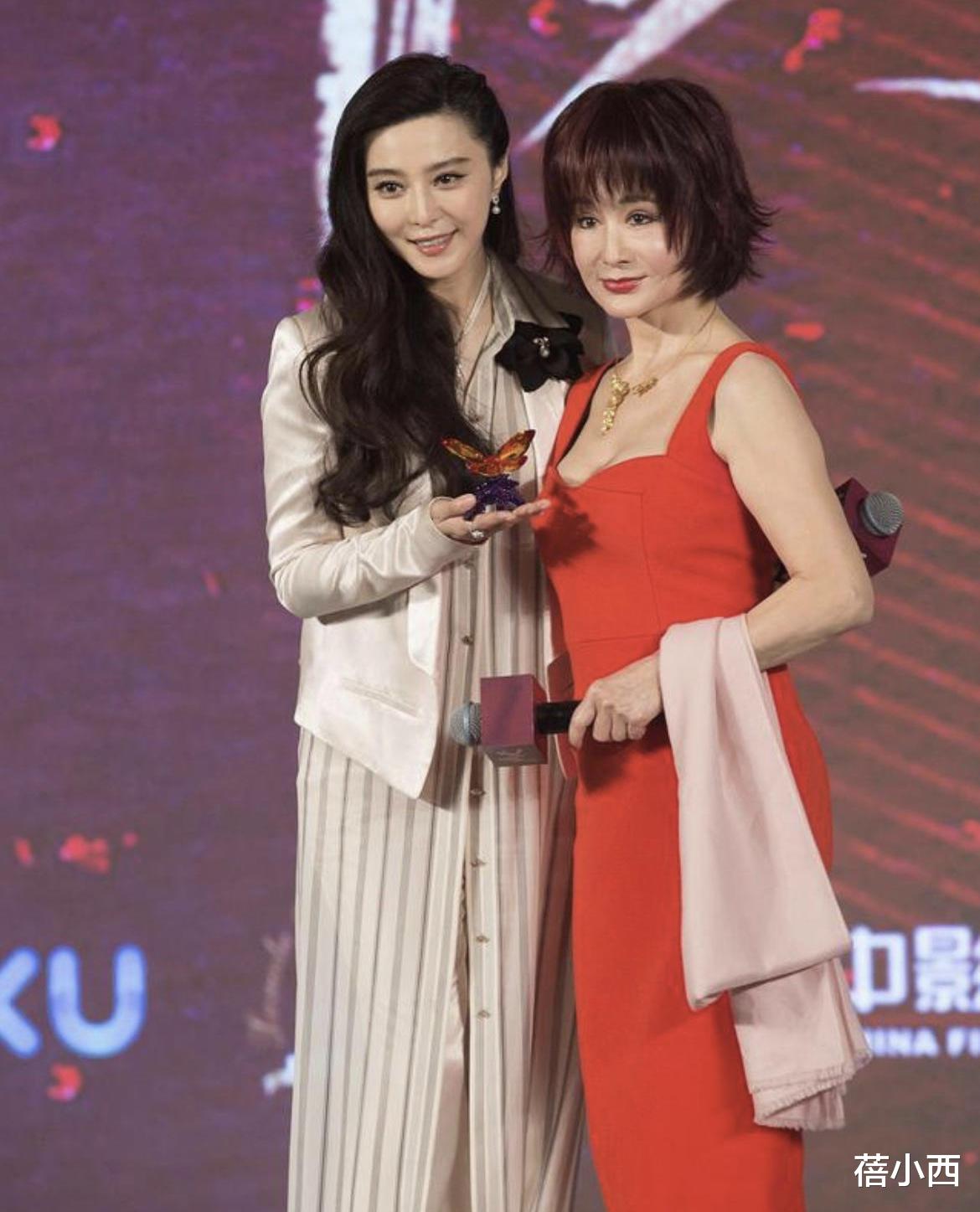 蓓小西|潘迎紫真是“老奶奶中的尤物”，72岁还有少女身材，穿衣打扮真嫩