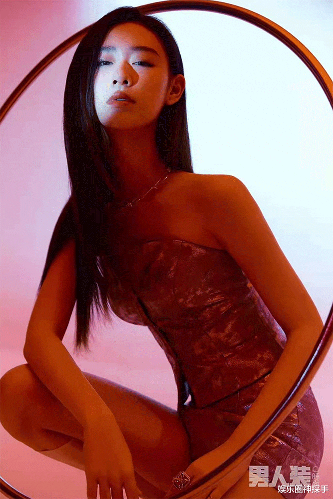 男人装|《三生三世》小素锦长大了，16岁美貌出众，拍《男人装》成大美女