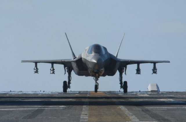 六代机|世界首款六代机真的来了?采用双发动机设计,速度是F-35的两倍