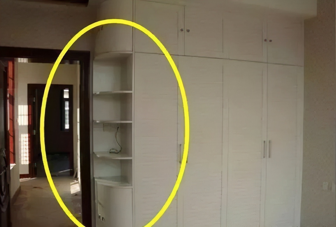 装修时尚家|衣柜还做这种半圆角的就落伍了,用过之后才知道,缺点太多了!