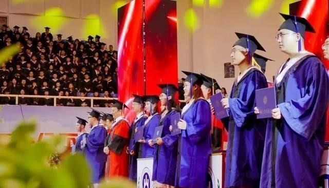 爱国|清华北大的沉默：留学生们的“学成不归”，到底问题出在哪？