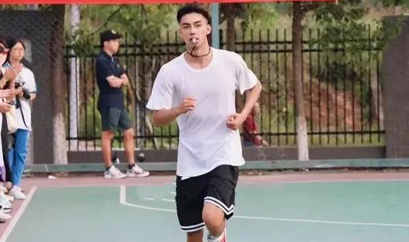 中小学|初中生新版身高表出炉，不少学生没有达标，学生和家长别大意