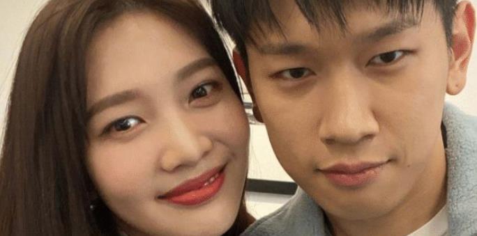 朴秀荣|出道前被夸神似金裕贞，后靠一张牙疼照火出圈，却被嘲讽资源咖