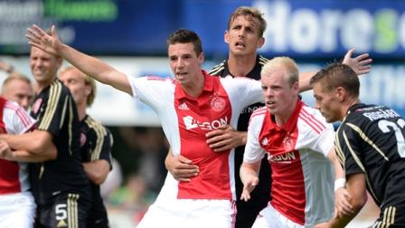 埃因霍温|艾克马亚、埃因霍温抢分争夺欧冠附加赛，埃蒙保级困难！