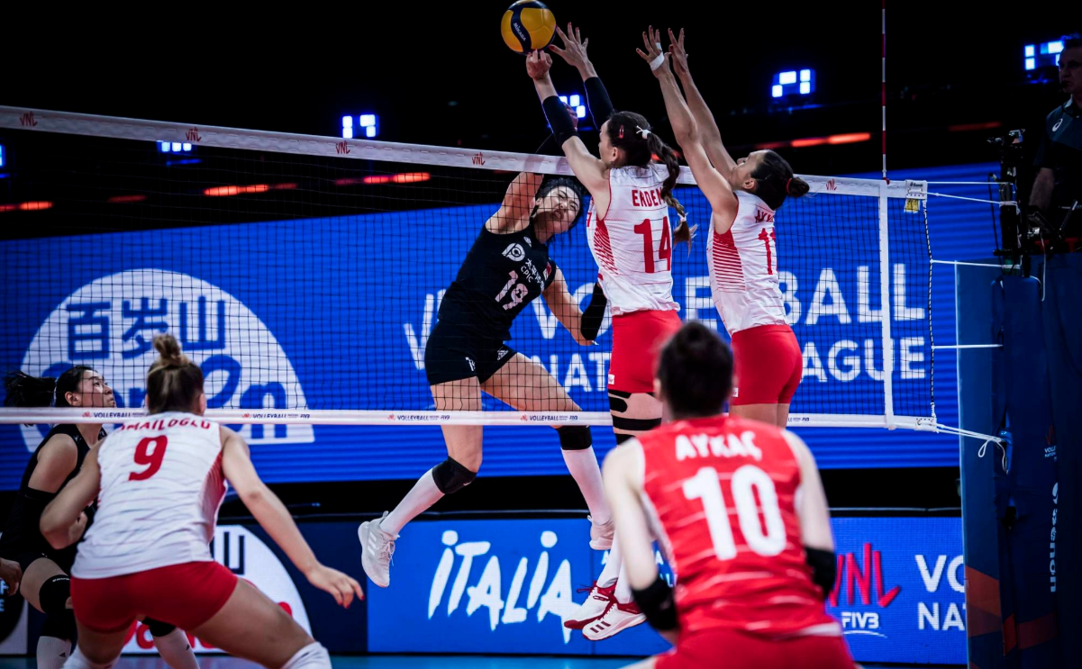 安家杰|暫停時間時，注意看安家杰的一些小動作，球迷：動手動腳太惡心