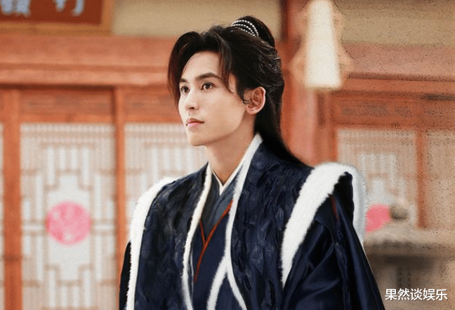 张哲瀚|赵薇签约张哲瀚的原因终于藏不住了，原来是因为这个，眼光真毒辣