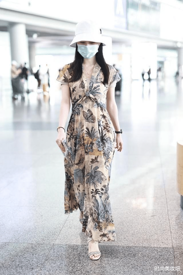 时尚美妆妞 舒畅这回美出圈了，穿裸色连衣裙优雅性感，美得让人移不开眼