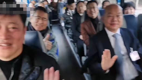 秦岚|文代会众星合影，陈宝国地位高，濮存昕跷二郎腿，周涛鞠萍同框