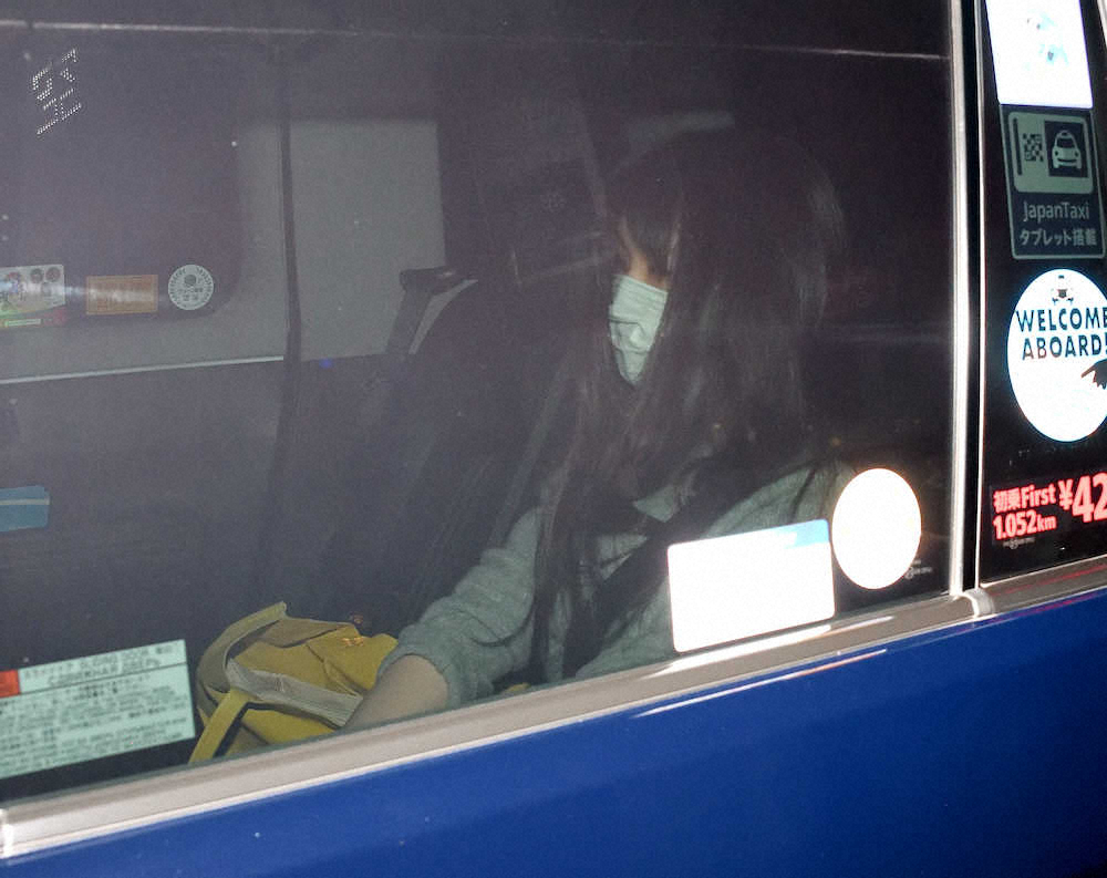 佳子公主|真子公主独自去医院看望外公！刘海都扎眼睛了，目中无神憔悴太多