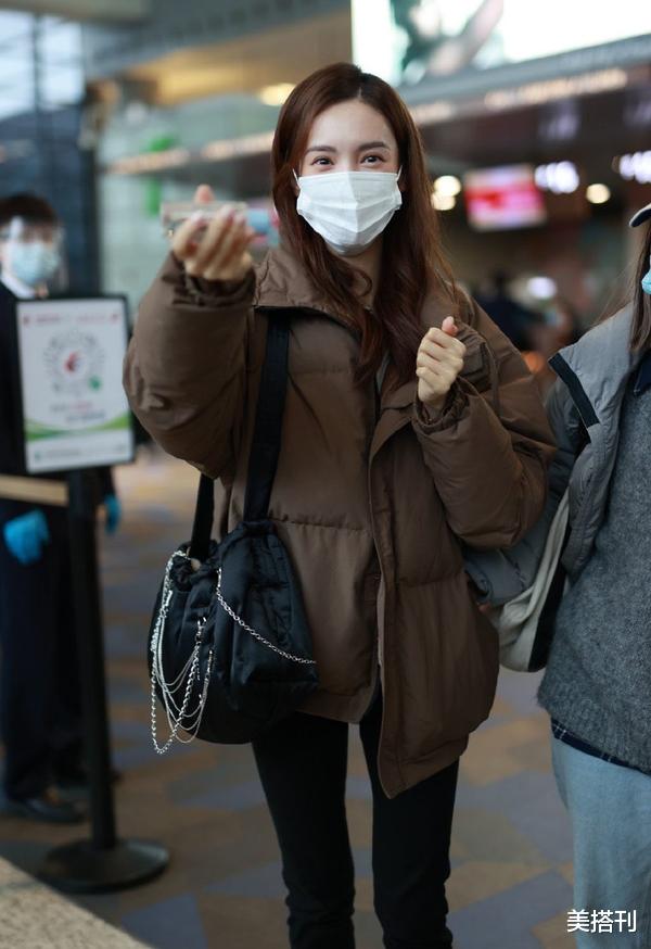 金晨|金晨真任性，不惧严寒内搭打结穿，露出纤细蛮腰“美丽冻人”