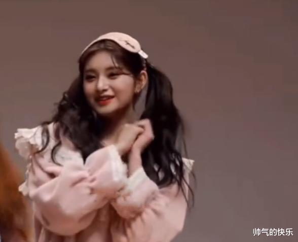 肖战|王怡人拒绝下跪,被骂1000多楼,韩网红宋智雅,一条广告报价60万