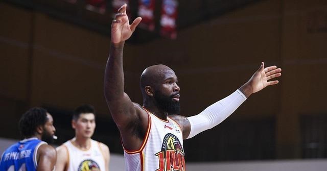 广东男篮 拒绝交易！CBA争议外援不走了，带队阻击广东辽宁