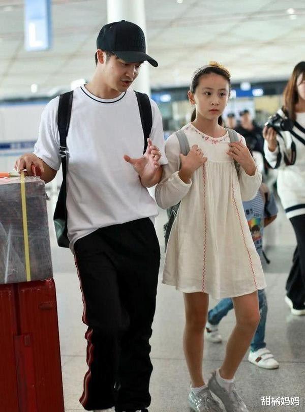 田亮|田亮女儿被指“发育太猛”，12岁已经超过1米7，大长腿很漂亮