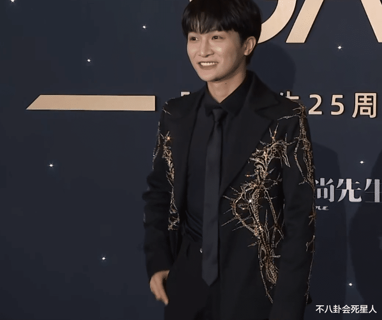 景甜|开年红毯来了！张雨绮一脸疲态，景甜大红唇，吴谨言干瘦冒青筋