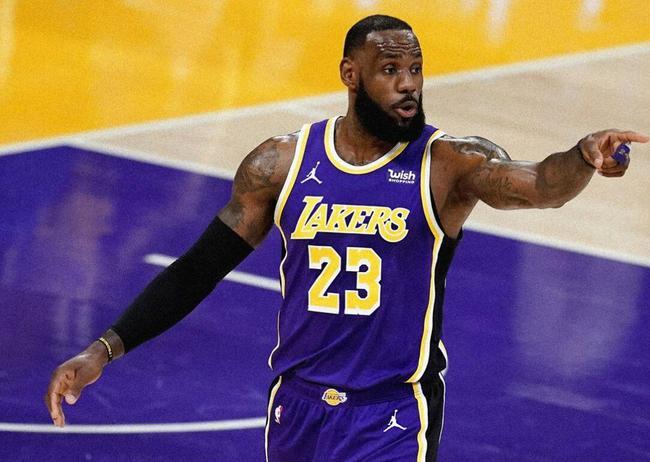 勒布朗·詹姆斯|王者歸來！詹姆斯選擇明天復出挑戰火箭，他真的在挑弱隊打嗎？