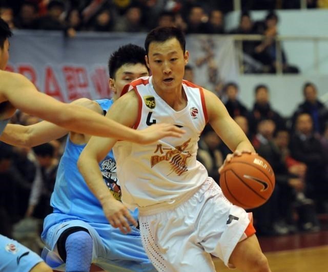 清浅微笑的我|CBA传奇后卫正式出山！加盟新疆男篮，目标冲击总冠军