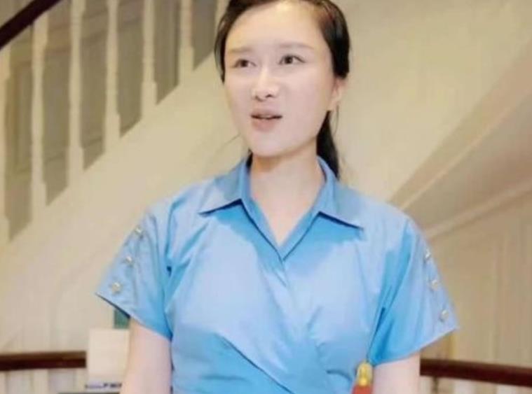 吴倩|张纪中与小31岁娇妻晒幸福，杜星霖被疑怀三胎，小腹微隆走路不稳