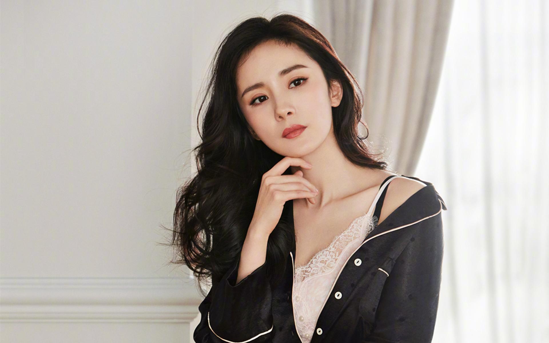 王一博|王一博终止与耐克合作，黄轩宋茜纷纷解约，多位明星面临高额赔偿