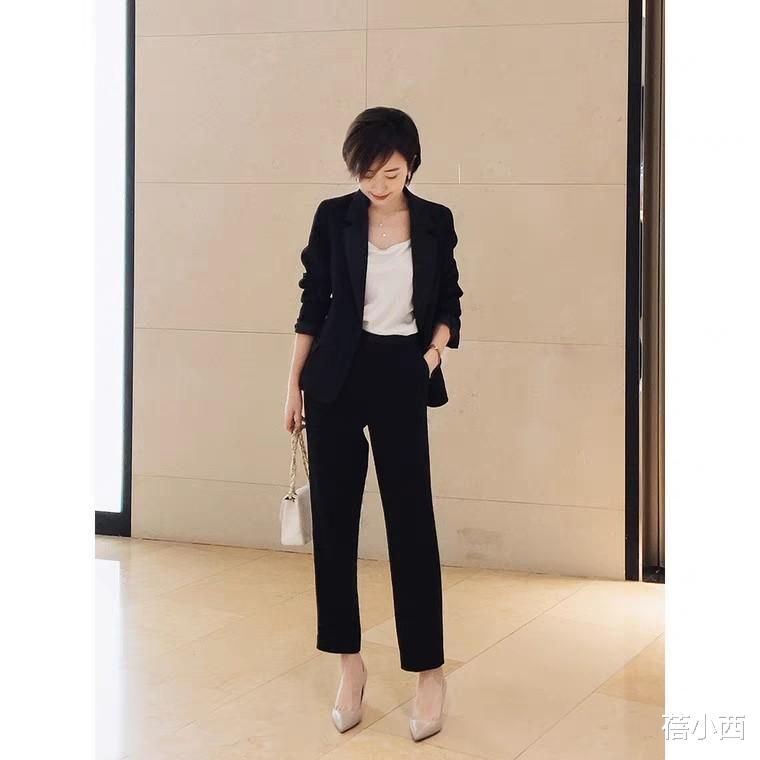 蓓小西|试过了那么多的裤子，还是觉得高腰款式最百搭，显高显瘦还时髦！