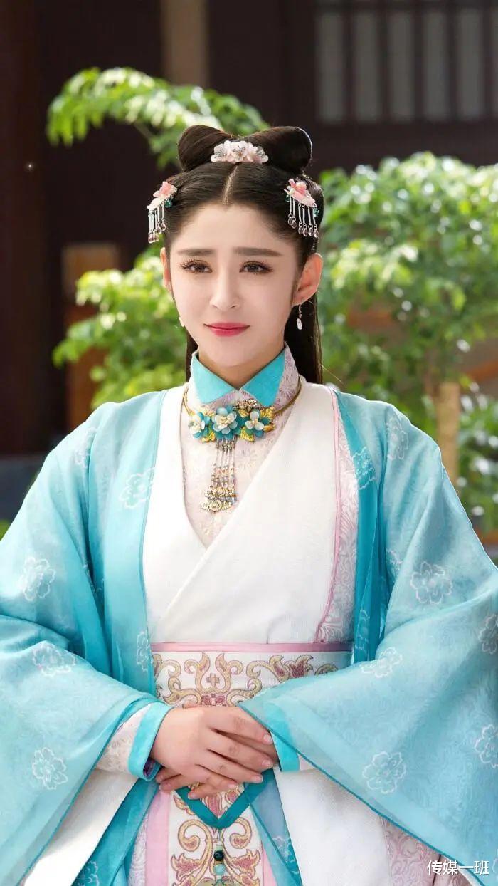 李心艾|“京城第一美人”李心艾减肥6个月不瘦反而胖？网友劝她换个助理