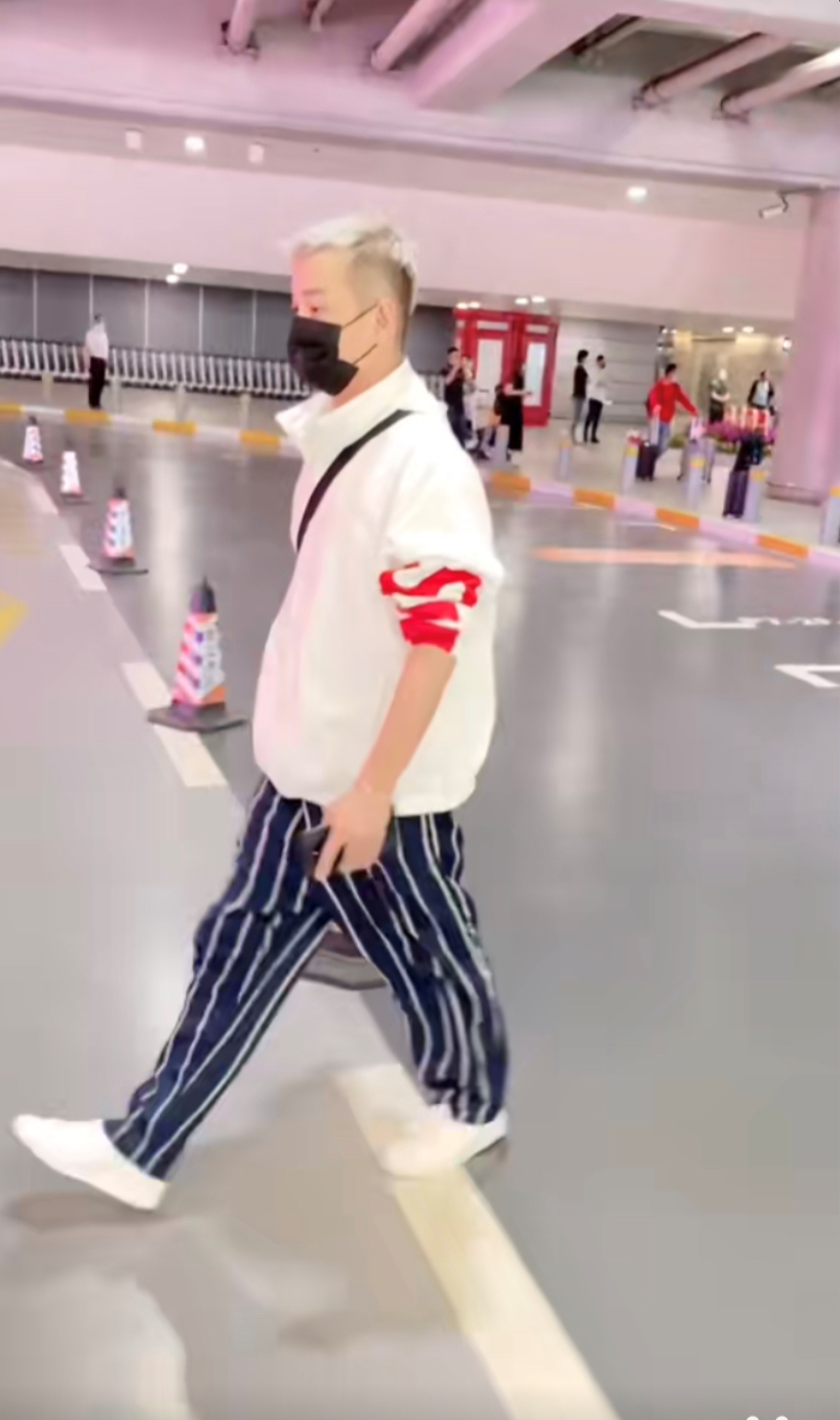 马伊琍|马伊琍疑找文章团聚！带两女儿现身机场被拍，12岁爱马长腿太吸睛