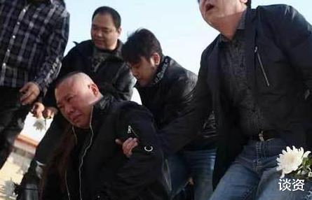 侯耀华|侯耀华“经纪人”讽刺郭德纲:6年没为师傅侯耀文扫过墓,大家都知道