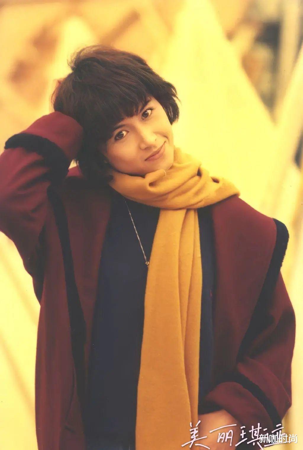短发|年轻时邵美琪有多迷人？穿廓形外套戴编织帽，短发也美出名媛范