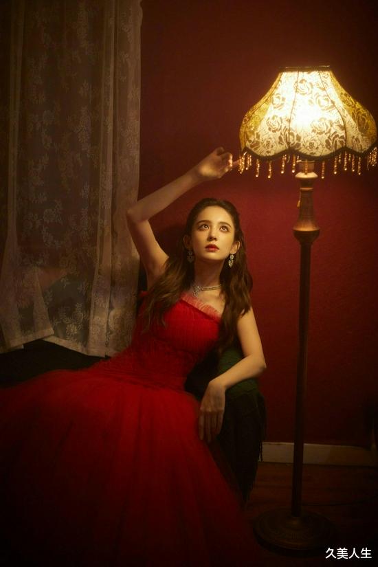 久美人生|娜扎复现港风美人vlog 手持玫瑰珠光宝气