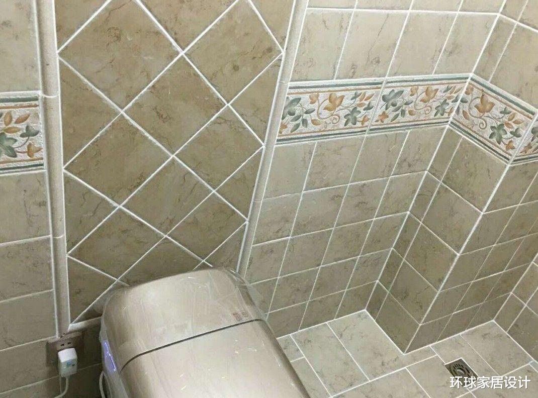 卫生间铺好瓷砖以后漏水，别着急砸瓷砖，有2种方法很实用！
