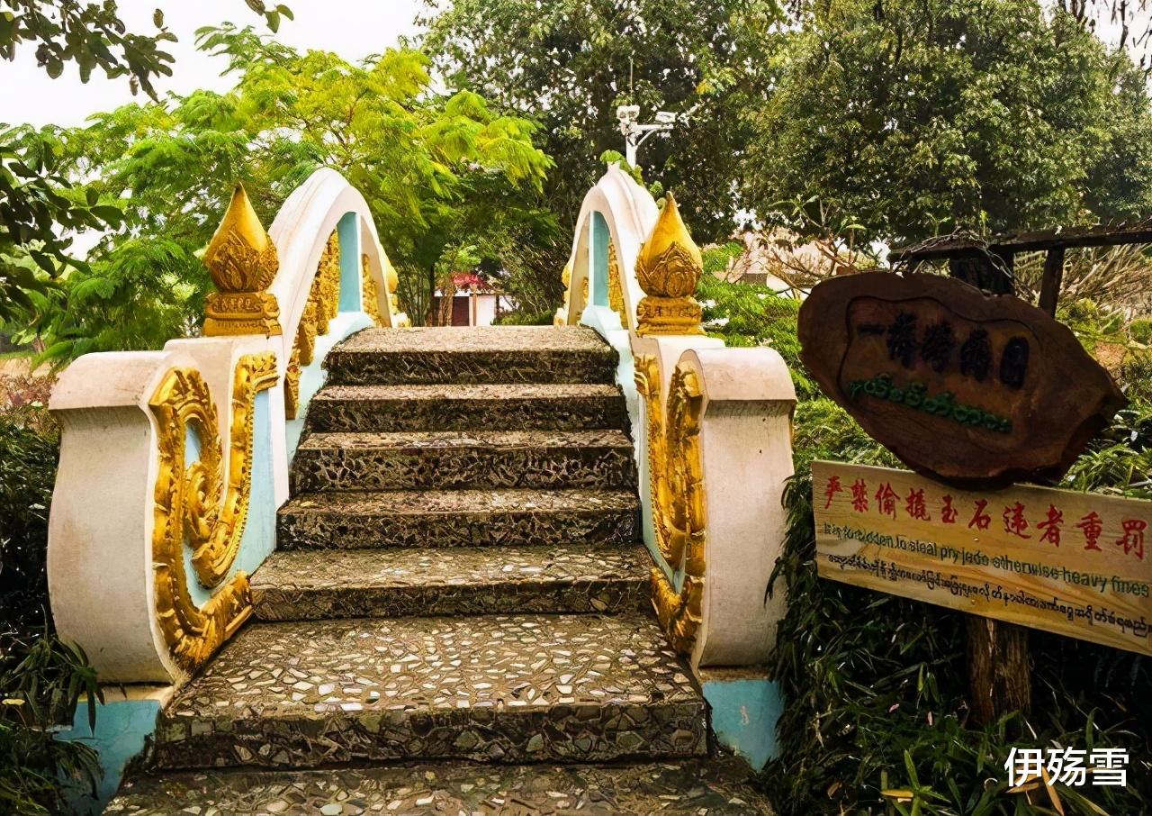 |中缅友谊桥：过桥费需30，曾镶嵌7777颗玉石，后来玉石所剩无几
