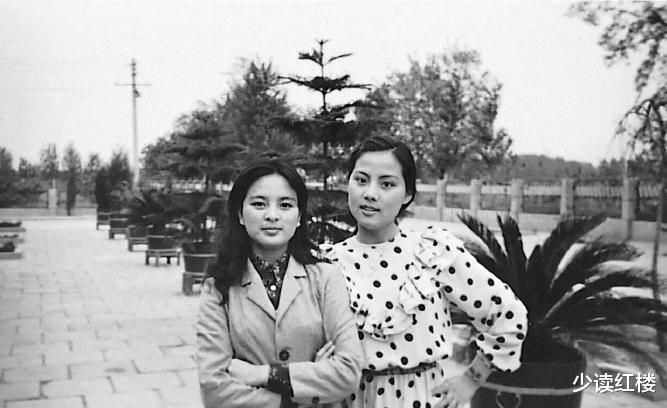 马蓉|87版红楼梦演员生活合照，当年的他们略显青涩，很多人完全认不出