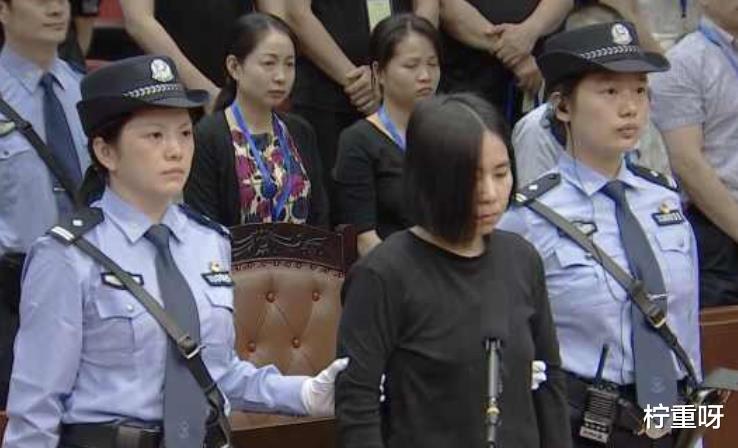 柠重呀 朱小贞曾借给保姆数万元，是夫妻二人共同决定，保姆这伎俩谁交的